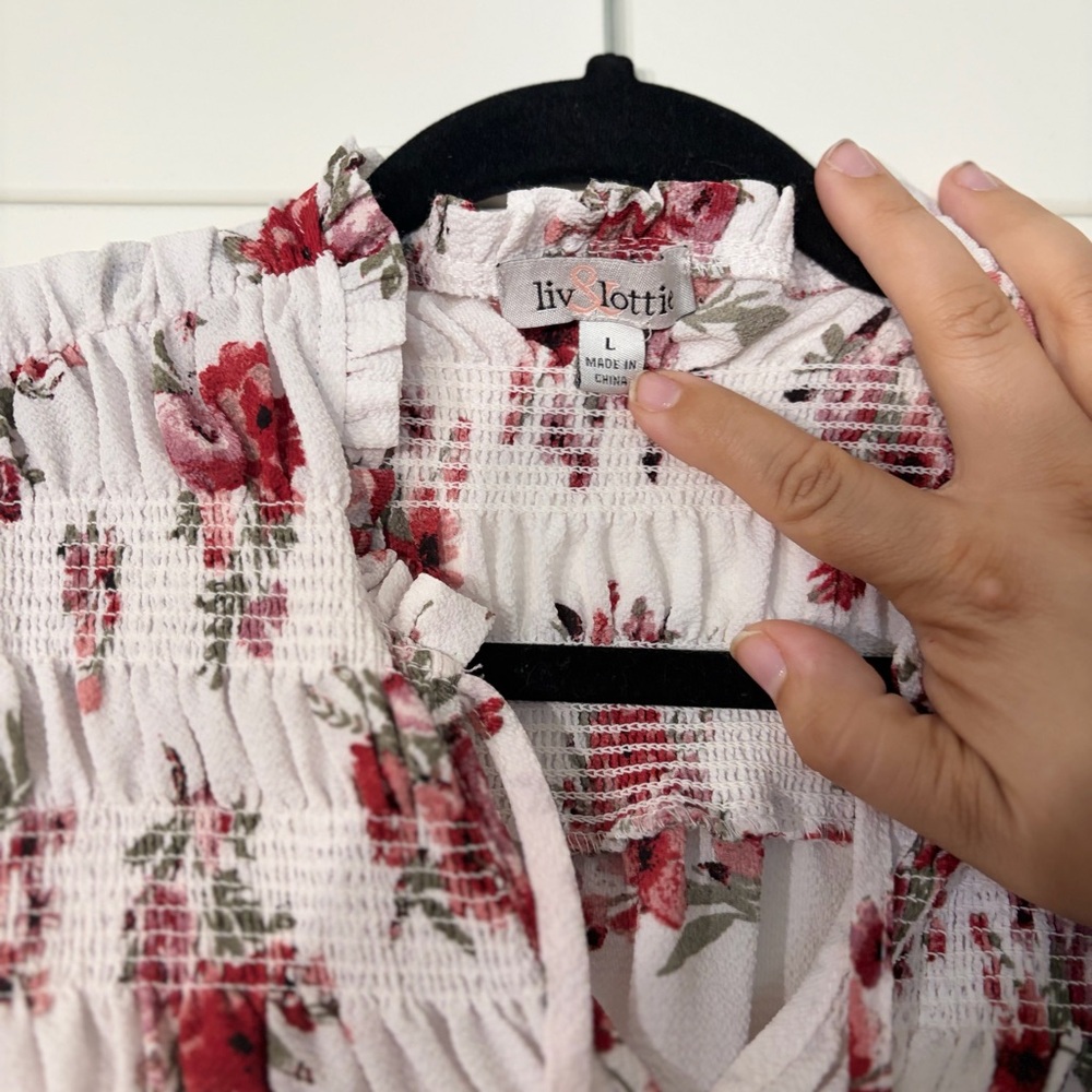 Chic Floral Tank Top - Picture 3 of 3